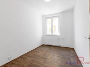 Prodej bytu 3+1, Karlovy Vary, Sibiřská, 68 m2