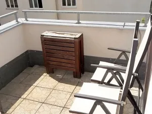 Pronájem bytu 2+kk, Praha - Žižkov, V domově, 50 m2