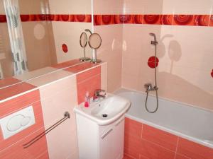 Pronájem bytu 2+kk, Praha - Žižkov, V domově, 50 m2