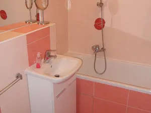 Pronájem bytu 2+kk, Praha - Žižkov, V domově, 50 m2