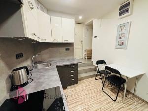 Pronájem bytu 1+1, Praha - Kobylisy, Uzavřená, 42 m2