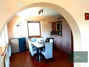 Prodej rodinného domu, Kvíčovice, 340 m2