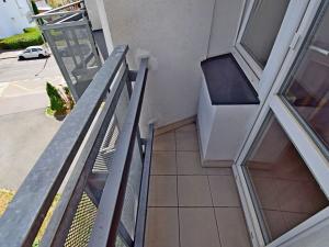 Pronájem bytu 1+kk, Praha - Hostivař, Hornoměcholupská, 24 m2