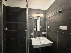 Pronájem bytu 1+kk, Praha - Vršovice, Kubánské náměstí, 18 m2