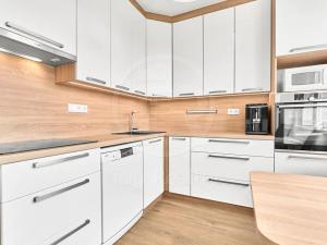 Prodej bytu 3+1, Karlovy Vary, Severní, 77 m2