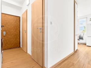 Prodej bytu 3+1, Karlovy Vary, Severní, 77 m2