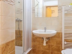 Pronájem bytu 3+kk, Praha - Nové Město, Pod Slovany, 60 m2