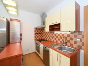 Pronájem bytu 2+kk, Praha - Zbraslav, Neumannova, 40 m2