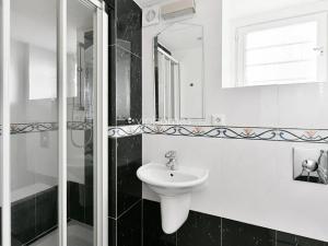 Pronájem bytu 3+1, Praha - Dejvice, Komornická, 120 m2