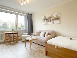 Pronájem bytu 1+kk, Praha - Háje, Květnového vítězství, 31 m2