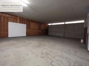 Pronájem obchodního prostoru, Hradec Králové, Vlčkovická, 700 m2