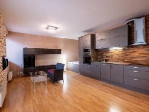 Prodej bytu 2+kk, Praha - Kyje, Pelušková, 42 m2
