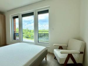 Pronájem bytu 2+kk, Praha, Výstavní, 55 m2