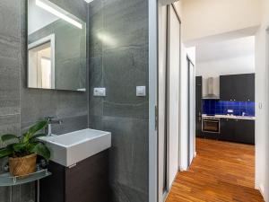 Prodej bytu 2+kk, Praha - Vršovice, Sevastopolská, 40 m2