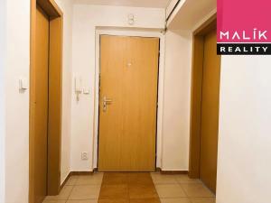 Prodej bytu 2+1, Ostrov, Šafaříkova, 55 m2