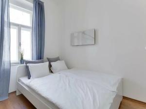 Pronájem bytu 2+kk, Praha - Nové Město, Benátská, 53 m2