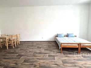 Pronájem bytu 2+kk, Písek, Velké náměstí, 72 m2