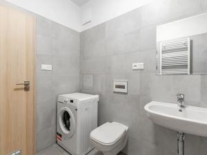 Pronájem bytu 2+kk, Praha - Vysočany, Svatošových, 47 m2