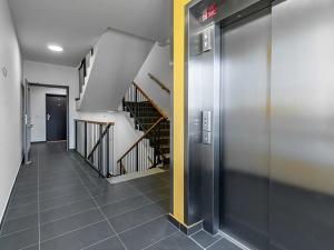 Pronájem bytu 2+kk, Praha - Vysočany, Svatošových, 47 m2