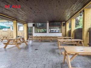 Prodej obchodního prostoru, Čelákovice, Rumunská, 1290 m2
