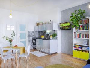 Pronájem bytu 2+kk, Praha - Bubeneč, V. P. Čkalova, 51 m2