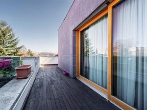 Pronájem bytu 4+1, Praha, U kolonie, 250 m2
