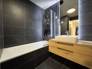 Pronájem bytu 2+kk, Praha - Holešovice, Jankovcova, 56 m2