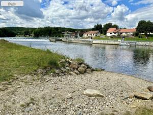 Prodej louky, Týn nad Vltavou, Hněvkovice na pravém břehu Vlt., 1648 m2