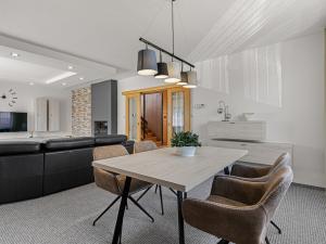 Prodej rodinného domu, Křižanov, Dlouhá, 228 m2