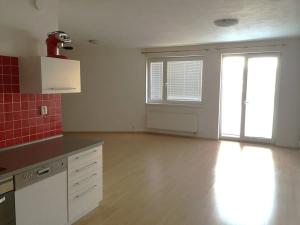 Pronájem bytu 2+kk, Praha - Hostivař, náměstí Přátelství, 67 m2