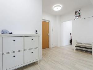 Pronájem bytu 3+kk, Praha - Hloubětín, Nepelova, 85 m2