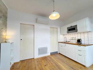 Pronájem bytu 1+kk, Praha - Vršovice, Moskevská, 19 m2