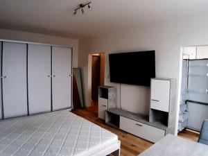 Pronájem bytu 1+kk, Praha - Modřany, Nikoly Vapcarova, 30 m2