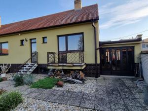 Pronájem rodinného domu, Kostice, Sadová, 135 m2