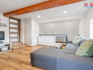 Pronájem atypického bytu, Hoštice, 80 m2