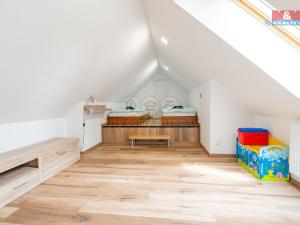 Pronájem atypického bytu, Hoštice, 80 m2
