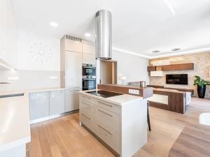 Pronájem bytu 4+kk, Praha - Vysočany, Svatošových, 126 m2
