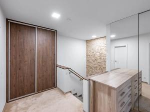 Pronájem bytu 4+kk, Praha - Vysočany, Svatošových, 126 m2