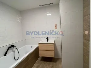 Pronájem bytu 2+kk, České Budějovice, Branišovská, 69 m2