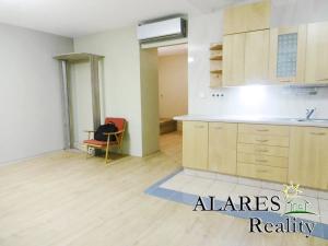 Pronájem bytu 1+kk, Praha - Střížkov, Vysočanská, 40 m2
