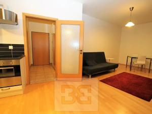 Pronájem bytu 1+kk, Praha - Košíře, Pod Kavalírkou, 45 m2