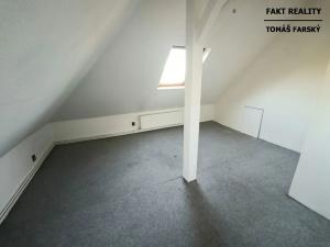 Pronájem bytu 2+1, Děčín, U Dvora, 60 m2