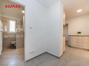 Pronájem bytu 3+1, Praha - Zbraslav, Nezvalova, 56 m2