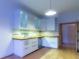 Prodej bytu 3+1, Praha, Zenklova, 76 m2