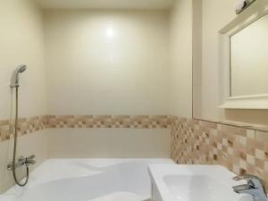 Prodej bytu 3+1, Praha, Zenklova, 76 m2