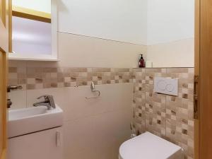 Prodej bytu 3+1, Praha, Zenklova, 76 m2