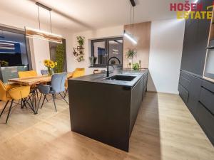 Prodej bytu 4+kk, Holubice, 135 m2