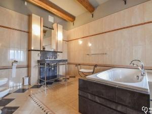 Prodej vily, Velký Týnec, U kaple, 300 m2
