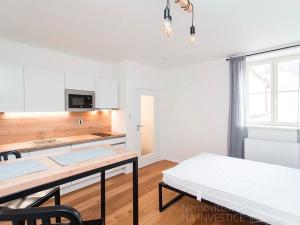 Pronájem bytu 1+kk, Praha - Karlín, Peckova, 27 m2