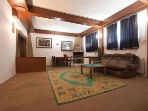 Prodej rodinného domu, Praha - Kobylisy, Klapkova, 245 m2